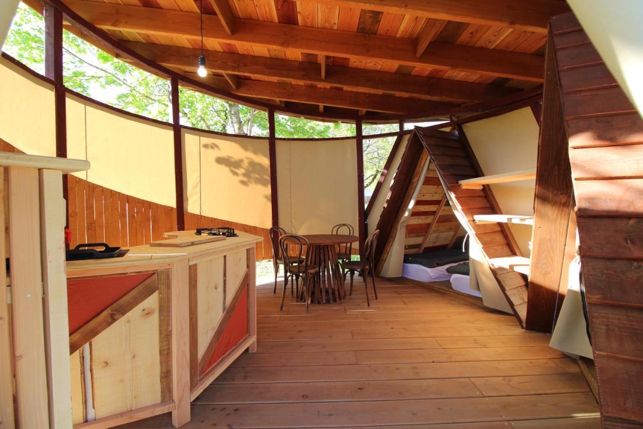 Habitat Createur - Hebergements Insolites Au Camping Municipal "Les Ecureuils" Recoubeau-Jansac 外观 照片
