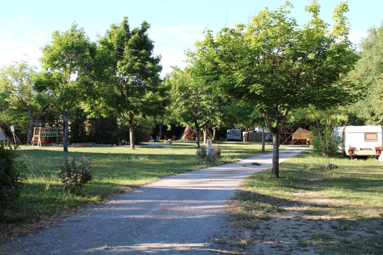 Habitat Createur - Hebergements Insolites Au Camping Municipal "Les Ecureuils" Recoubeau-Jansac 外观 照片